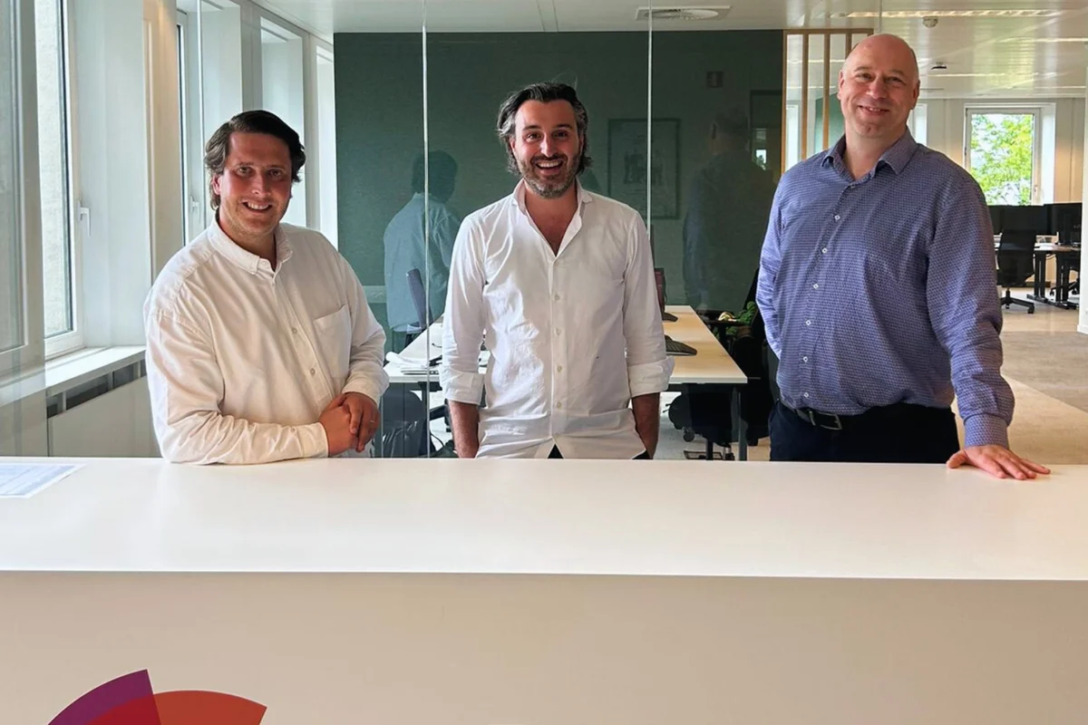 Max Vandeputte (OBS Solutions), Christophe Van Olmen (PKF Bofidi) en Peter Van Kerkhove (Cnext) samen op kantoor