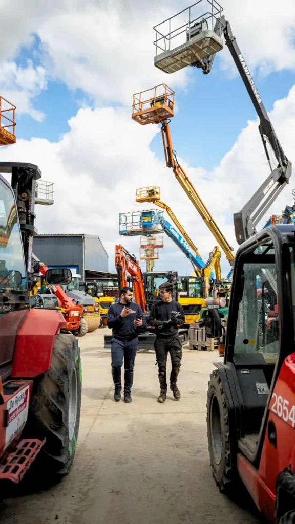 Medewerkers van De Rycke Verhuur op de werf