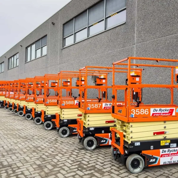Bouwmachines van De Rycke Verhuur klaar voor verhuur op de werf