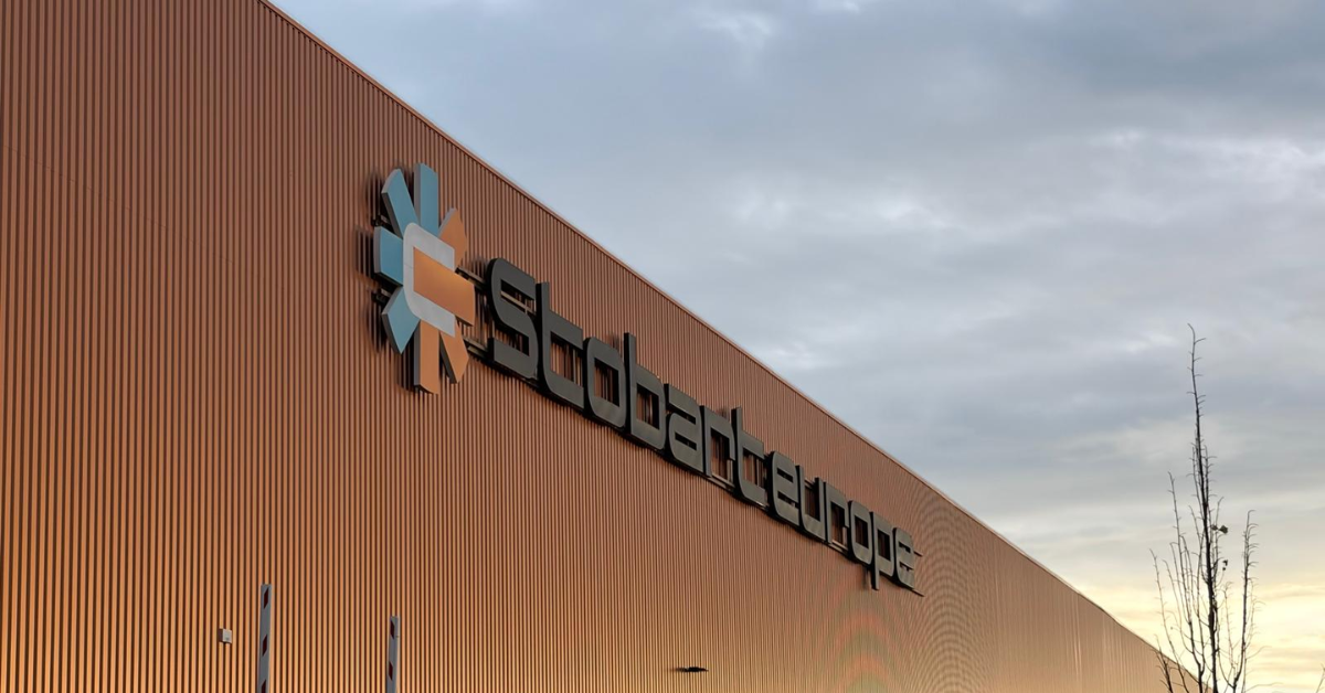 Gevelreclame geplaatst door Sign en Display op een bedrijfsgebouw