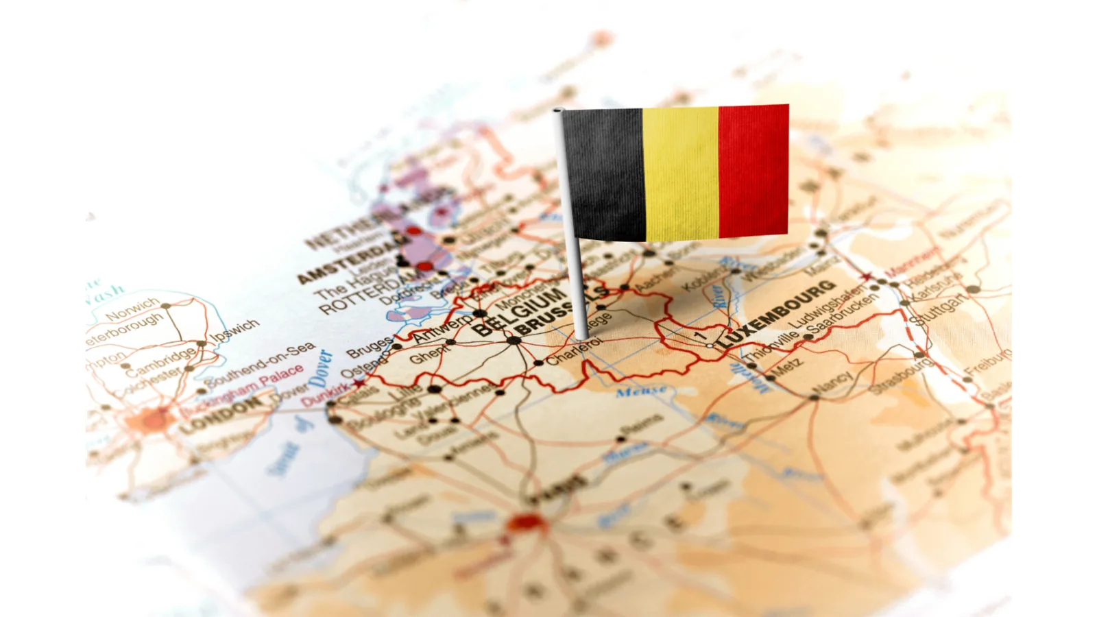 Belgische vlag op een kaart van België — ERP en Odoo voor de Belgische KMO