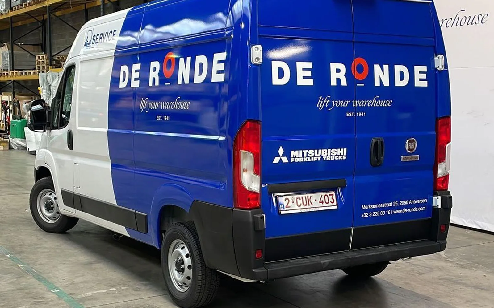 Servicewagen van heftruckpartner De Ronde in de werkplaats in Antwerpen